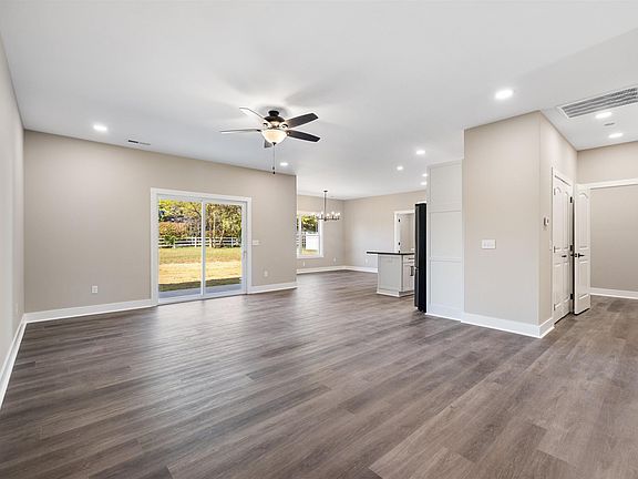 4th image of 1406 Doran Rd