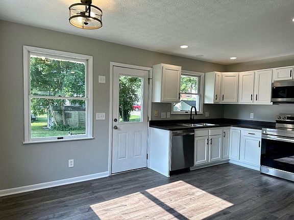 3rd image of 7985 Ferry St