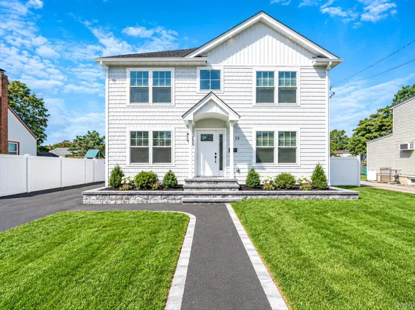 23 Bogart Street, Huntington Station, NY 11746