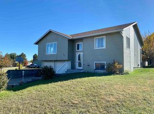 1707 Meadowlark Dr, Sturgis, SD 57785