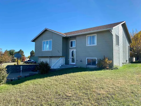 1707 Meadowlark Dr, Sturgis, SD 57785