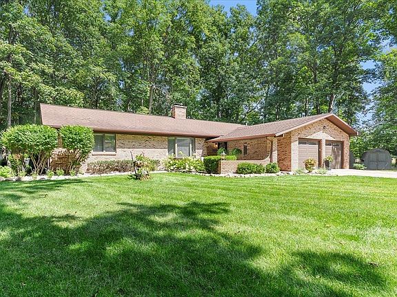 4th image of 1945 Maplewood Dr