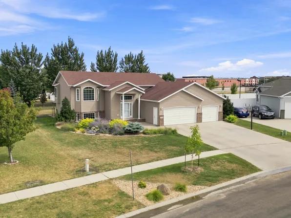 3760 Harrison St S, Fargo, ND 58104