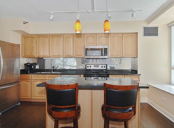 3rd image of 512 N McClurg Ct APT 910
