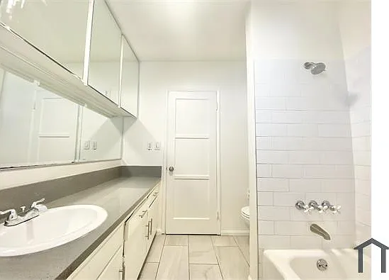 2111 W Florence Ave #4 — Photo 7