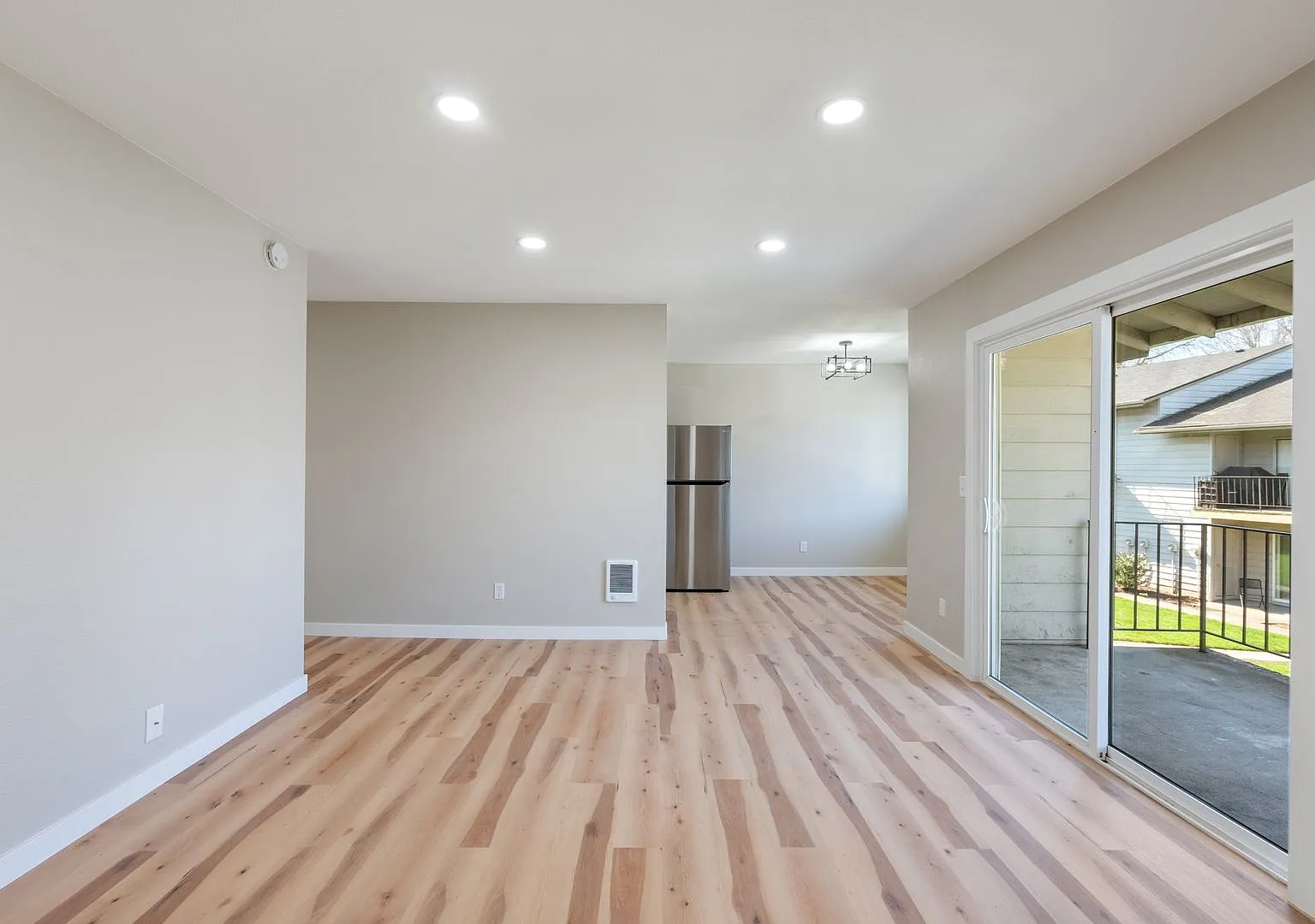 Sandy Terrace Apartments — Photo 4
