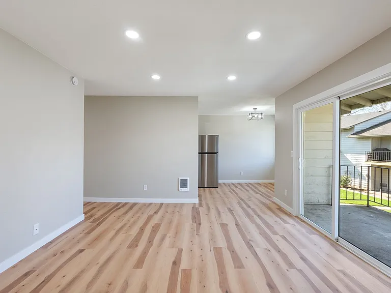 Sandy Terrace Apartments — Photo 25