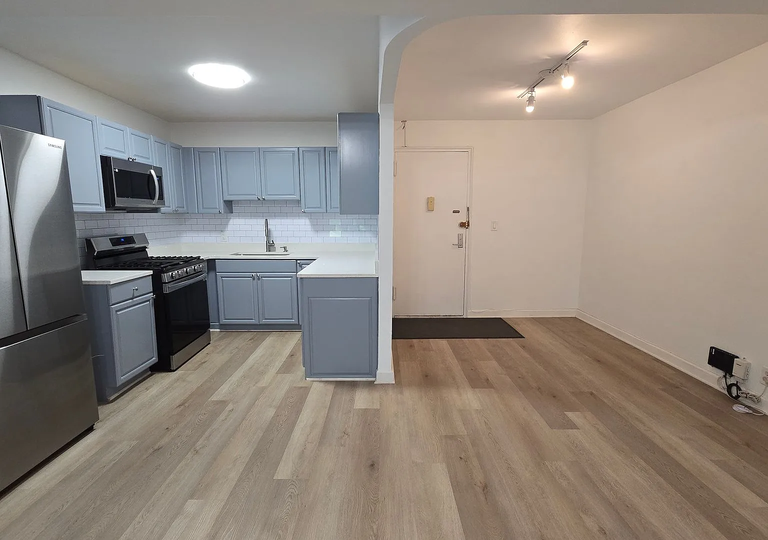 2160 Center Ave, Fort Lee, NJ 1 Bed / 1 Bath — Photo 3