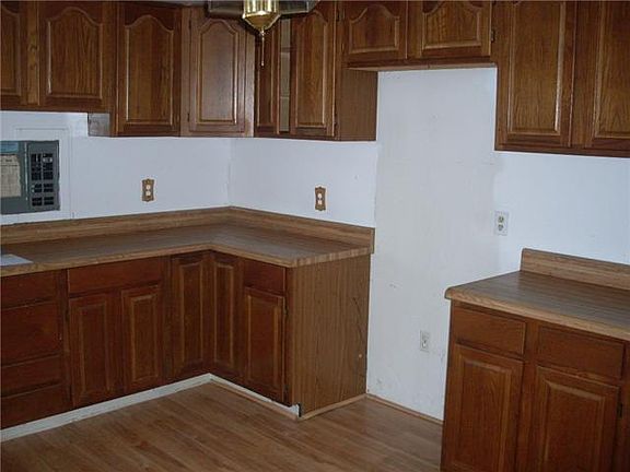 4th image of 512 Denwood Dr N