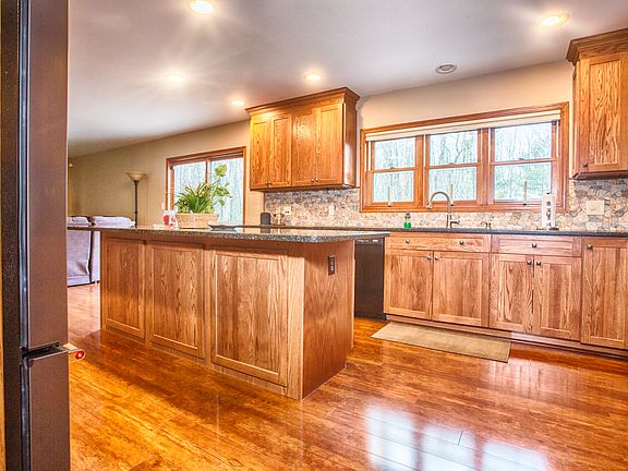 4th image of 106 Copperwood Ct
