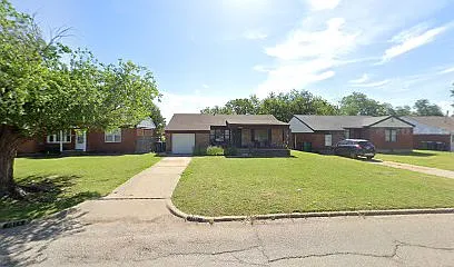 3816 N Drexel Blvd Photo 1