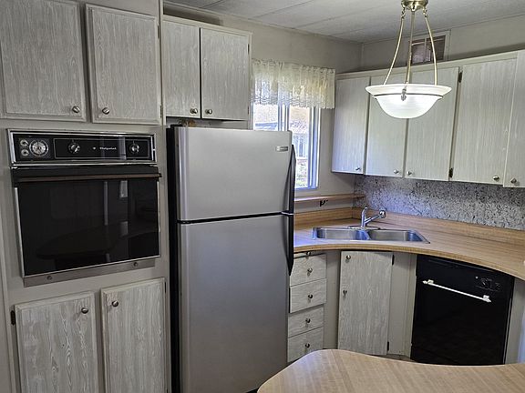 4th image of 46484 Chilliwack Lake Rd #24