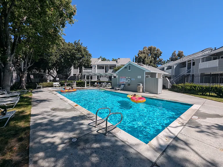 1573 Thornbriar Dr — Photo 18
