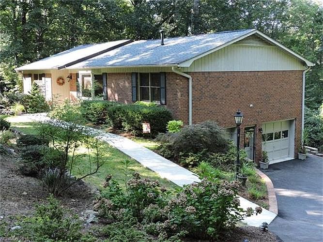1st image of 901 Rainbow Ln