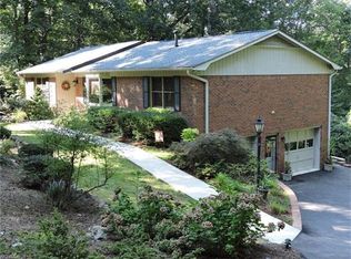 901 Rainbow Ln, Hendersonville, NC 28791