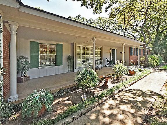2nd image of 1400 Oakhill Dr