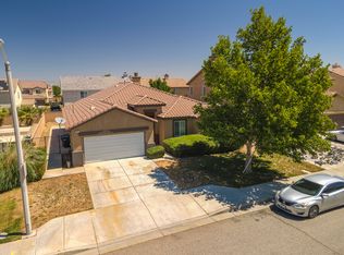 6041 Oak Fence Ln, Lancaster, CA