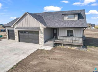 901 Sundance St, Valley Springs, SD 57068