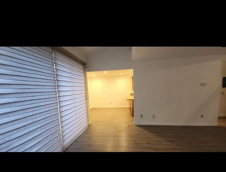 Livingroom towards dining room