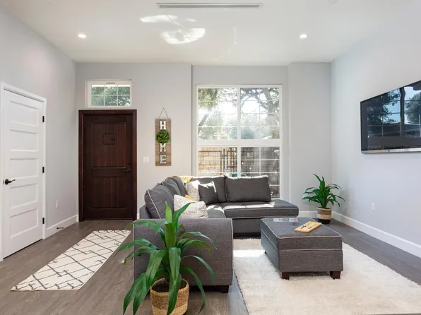 3236 Royal Oaks Dr #6, Thousand Oaks, CA 91362
