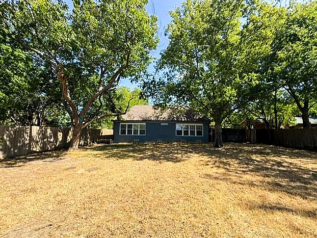 315 W Market St — Photo 24
