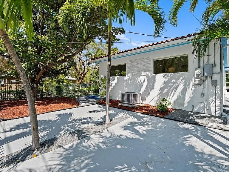 1345 SW 14th Ave — Photo 9