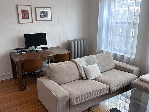 2nd image of 1647 N Wells St #3L