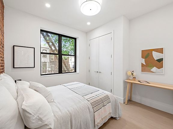 5th image of 241 Bainbridge St #B