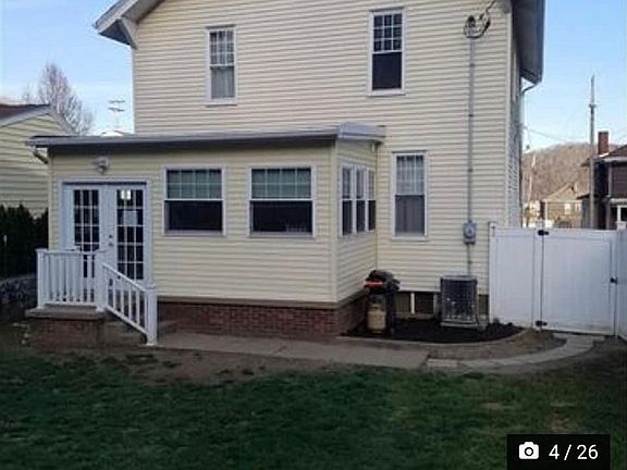 3rd image of 409 Virginia St