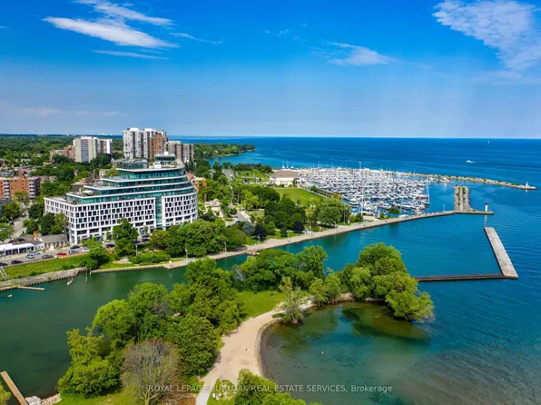 11 Bronte Rd #206, Oakville, ON L6L 0E1