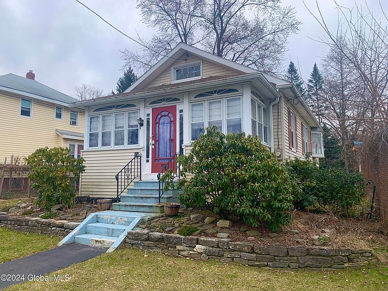 2nd image of 32 Frederick Ave