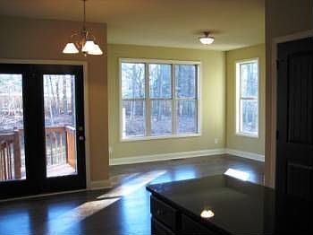 4th image of 424 Dawson Manor Dr