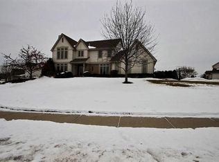 1002 Woods Dr, Hartland, WI 53029