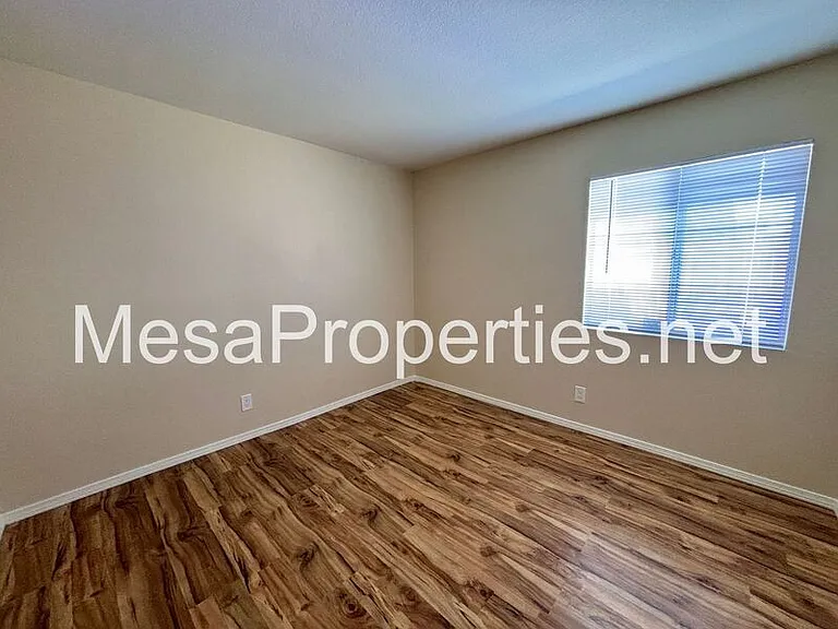 14390 Hillsborough Dr — Photo 23