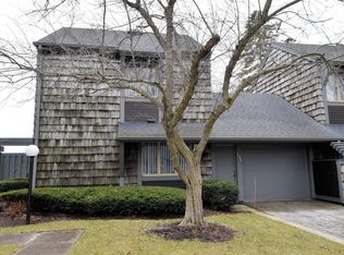 137 Lakefield Ct, Racine, WI 53402