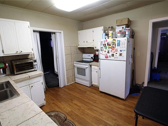 4th image of 715 Cole St