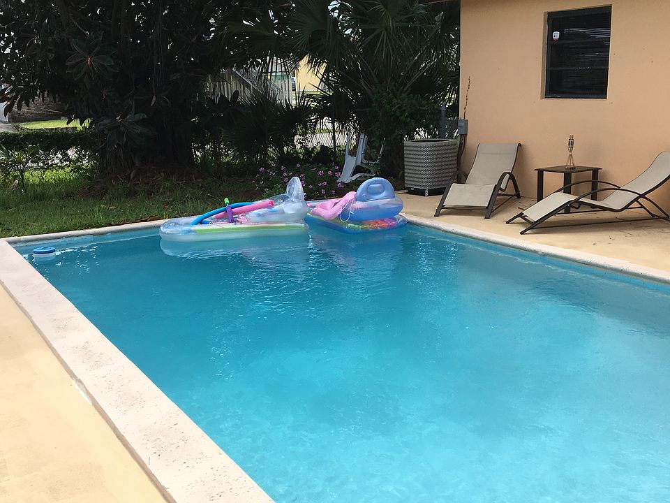 1st image of 2343 Lynn Dr