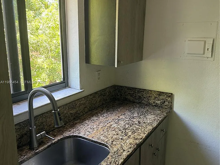 180 NE 71st St #9 — Photo 6