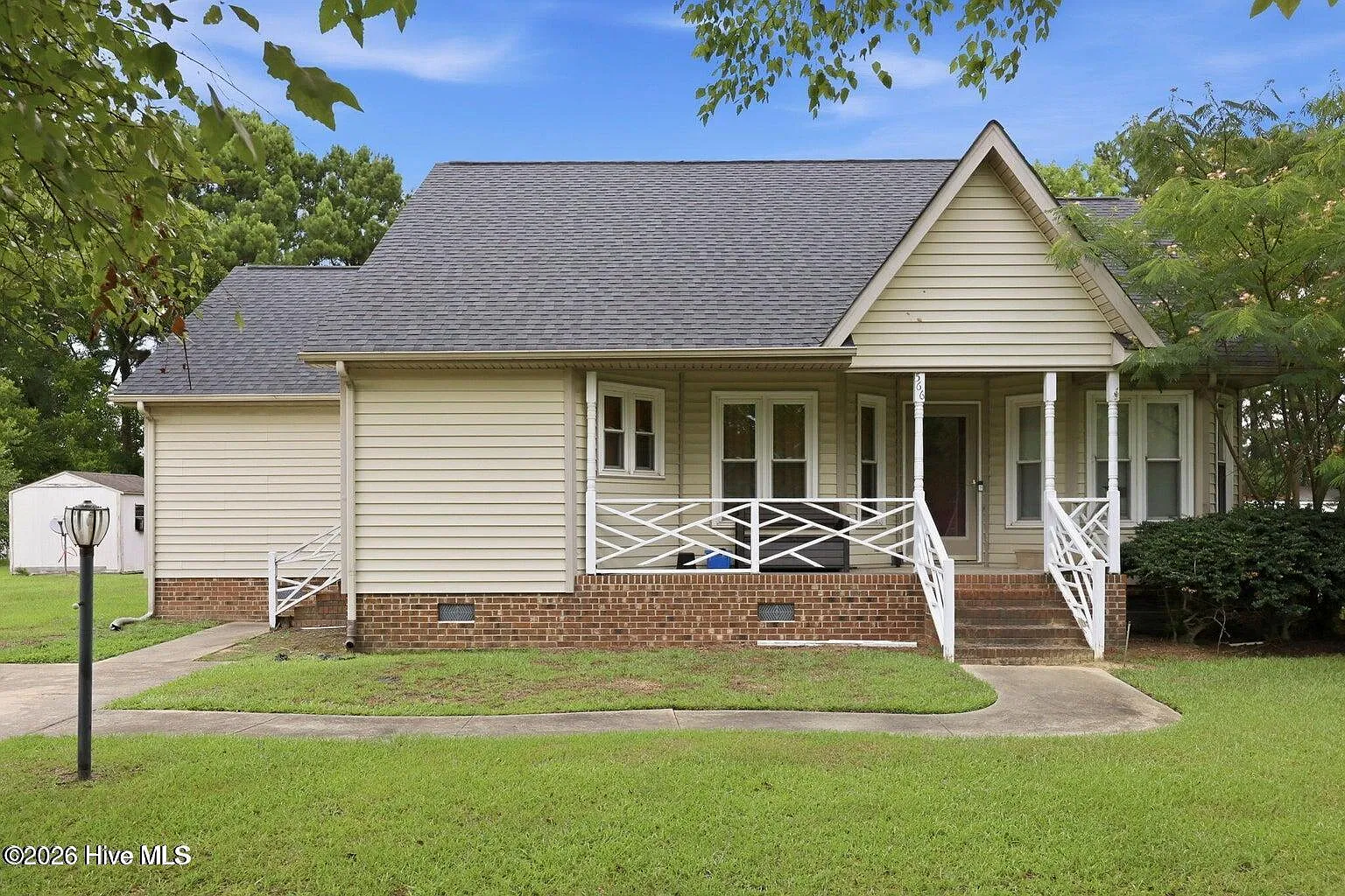 4 bed, 3.0 bath, 2365 sqft, $2,133 — Photo 1