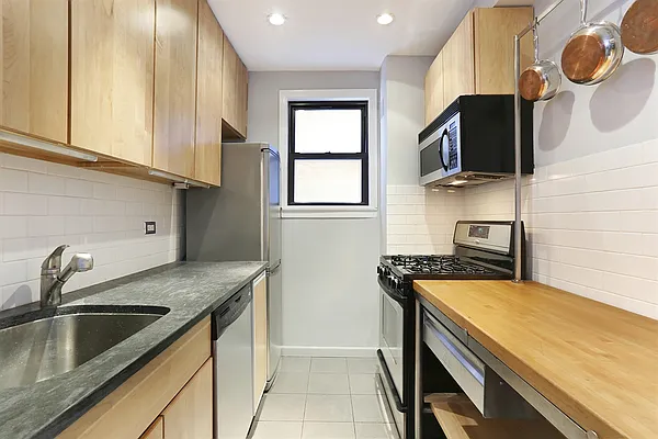 Sold by Corcoran | media 14