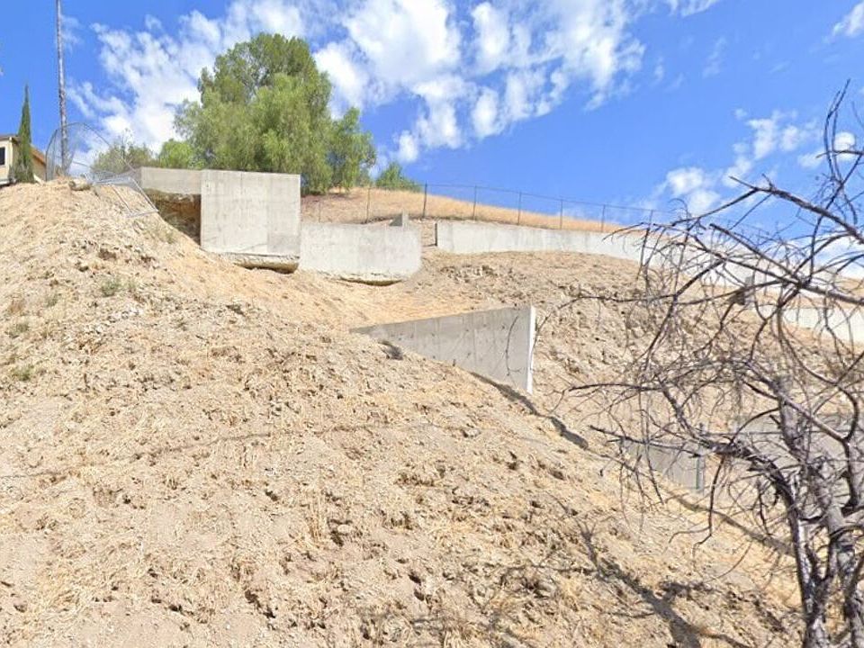 2nd image of 5147 Campo Rd