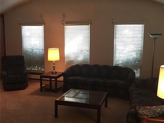 5th image of 1429 N Valley View Dr