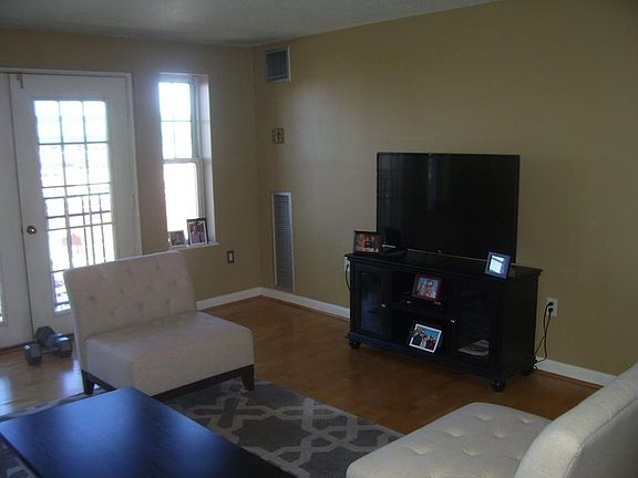 5th image of 11 Church St Unit 606