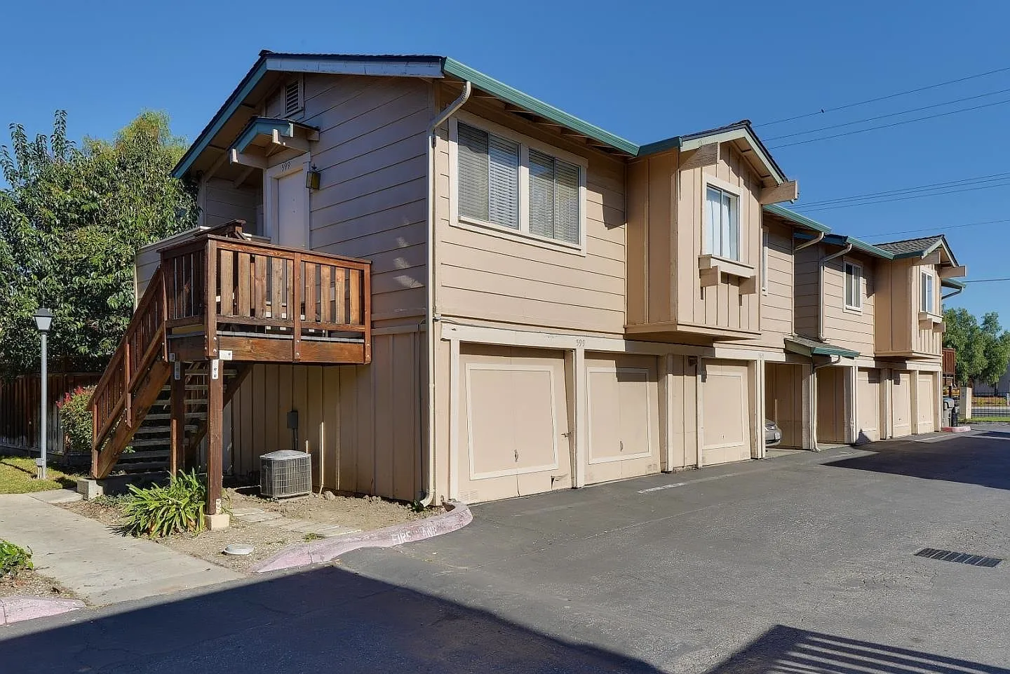 599 Groth Dr photo 1