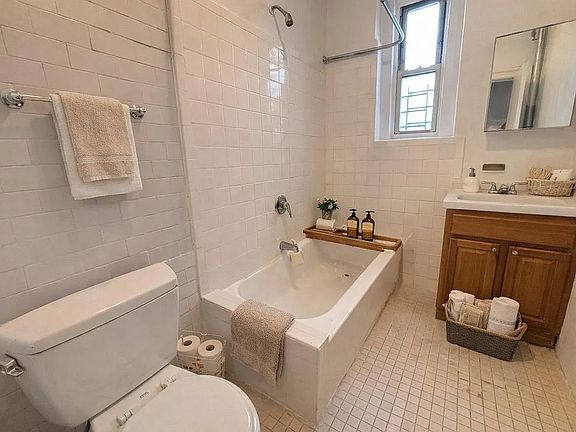 4th image of 1005 Walton Ave APT 2G