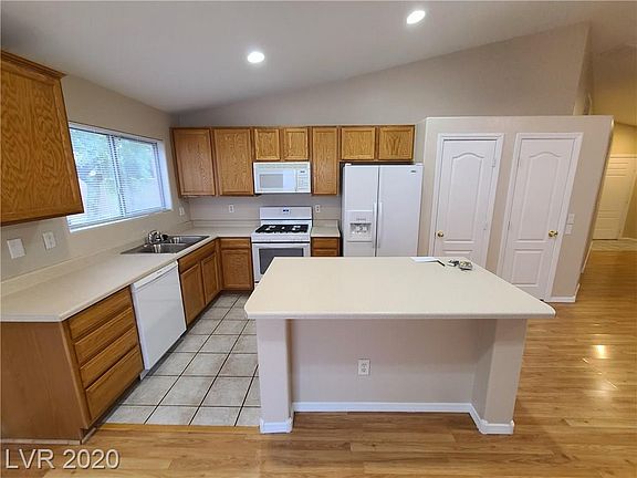 5th image of 523 Braided River Ave