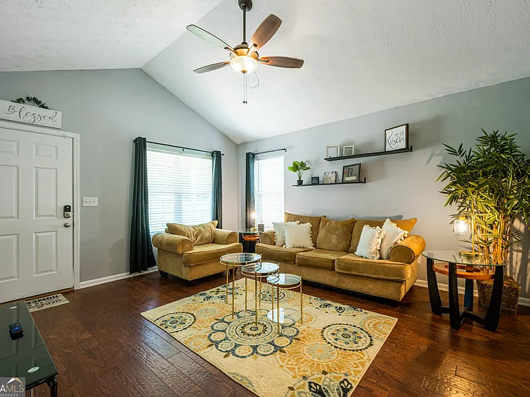 18 Larkspur Ln — Photo 5