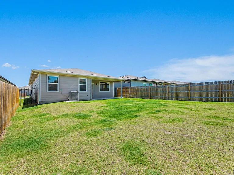 10906 Fulton Ave — Photo 33