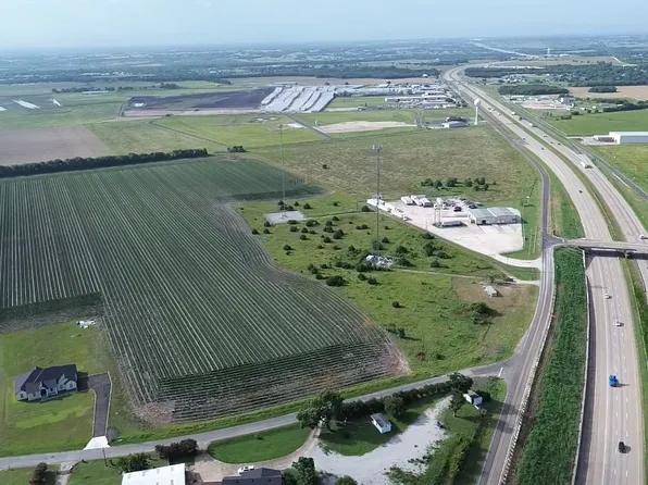 45 Hampel Rd, Palmer, TX 75152