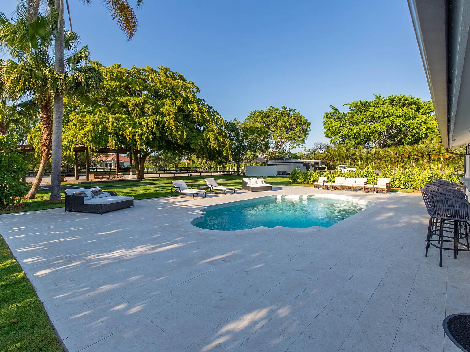 4 bed, 3.0 bath, 3254 sqft, $20,000 — Photo 3